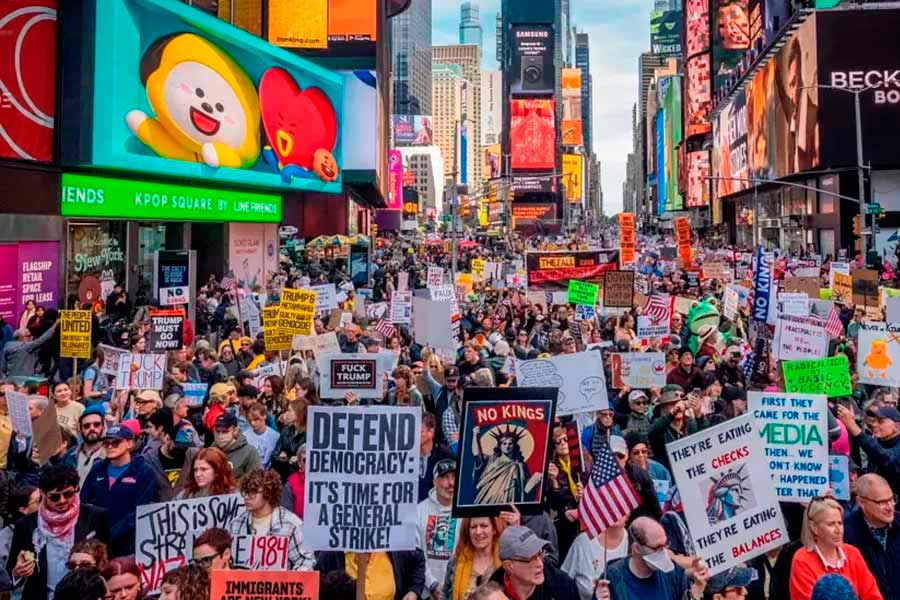 Más de siete millones en las protestas No Kings. Para frenar a Trump y al fascismo, ¡necesitamos una huelga general!