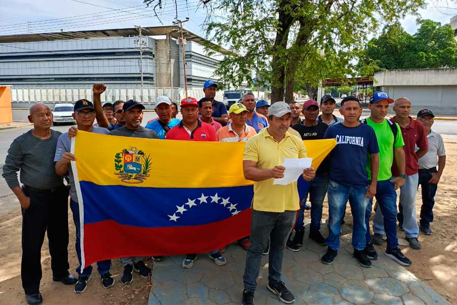¡Obreros piden solidaridad de clase!
