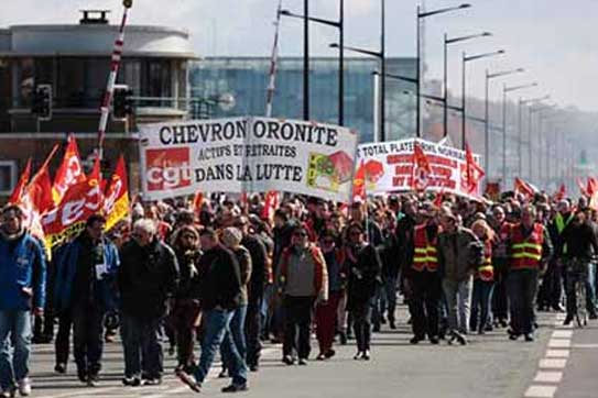 Protesta de trabajadores contra la reforma laboral