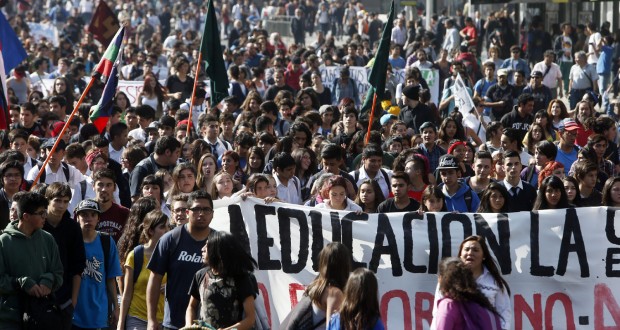estudiantes...
			</section>
      
      <!-- footer -->
            <!-- //footer -->

			                <section class=